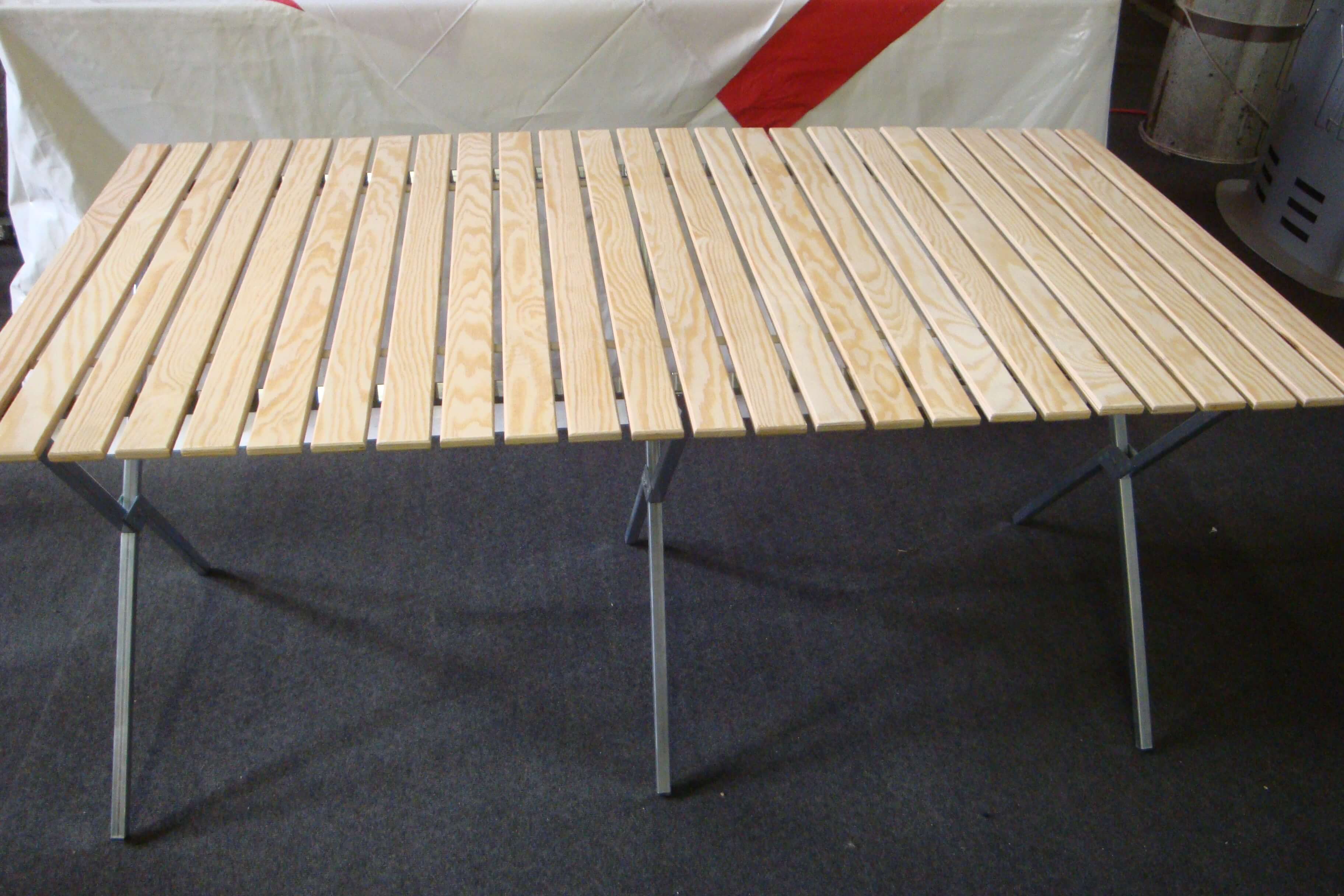 Falttisch Verkauf Kreuzgestell mit Holzauflage