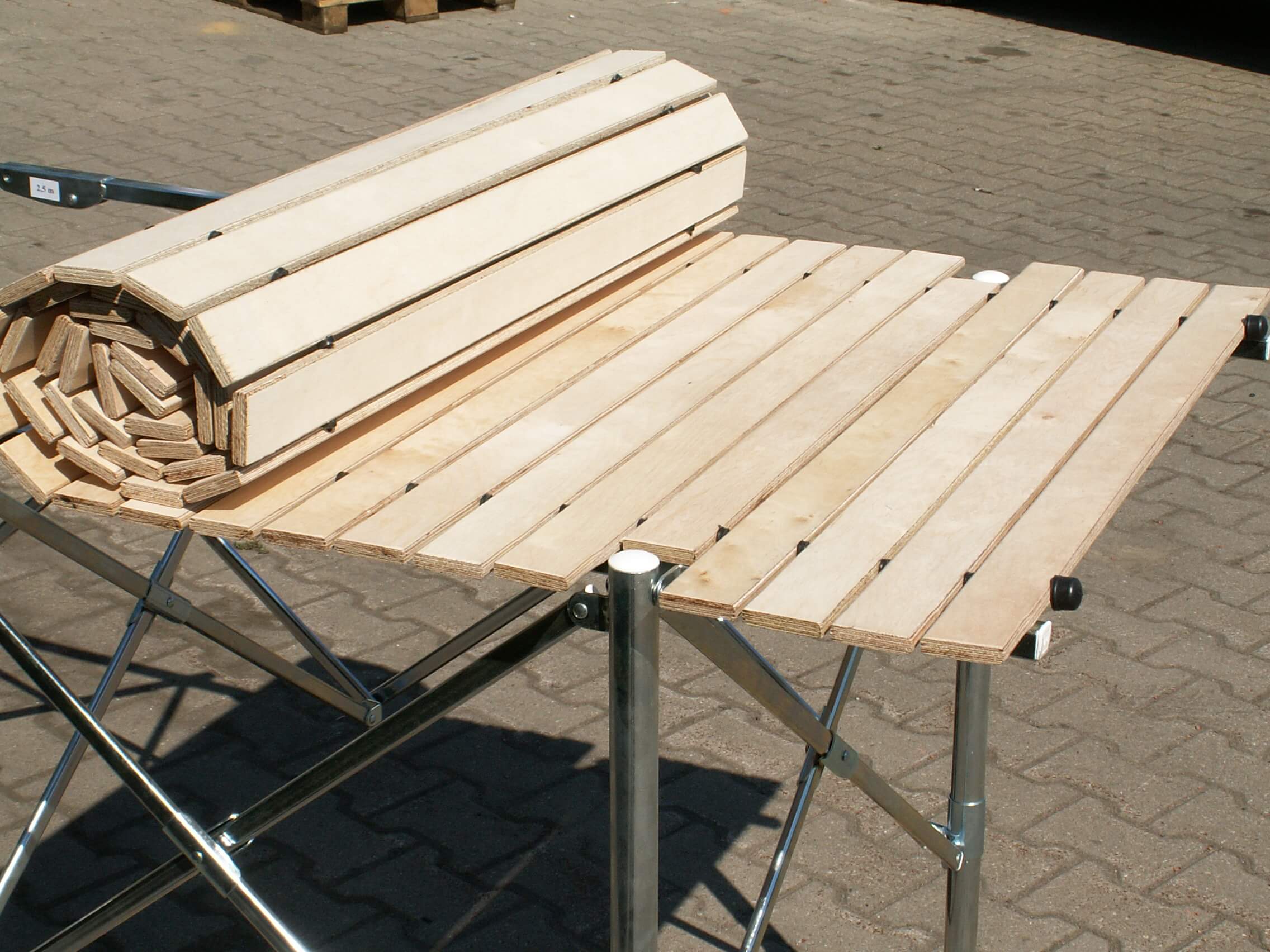 Falttisch Verkauf Scherengestell mit Holzauflage