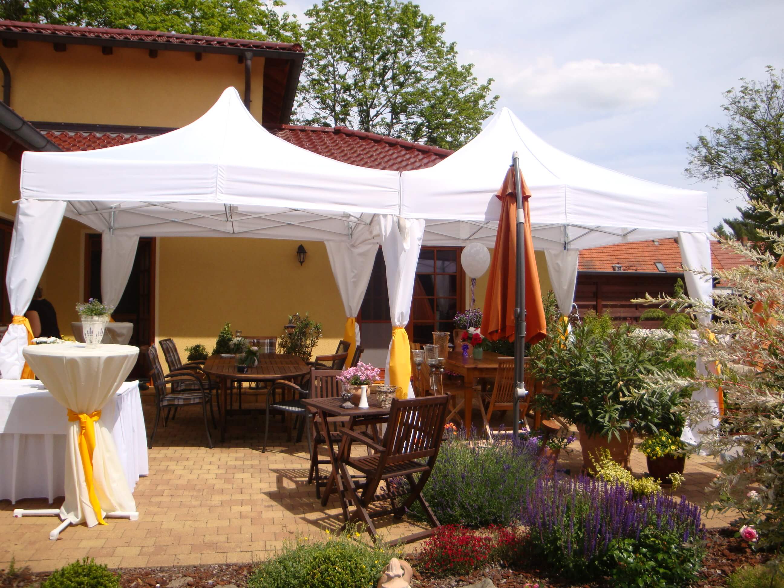 Faltzelt Vermietung Gartenfest