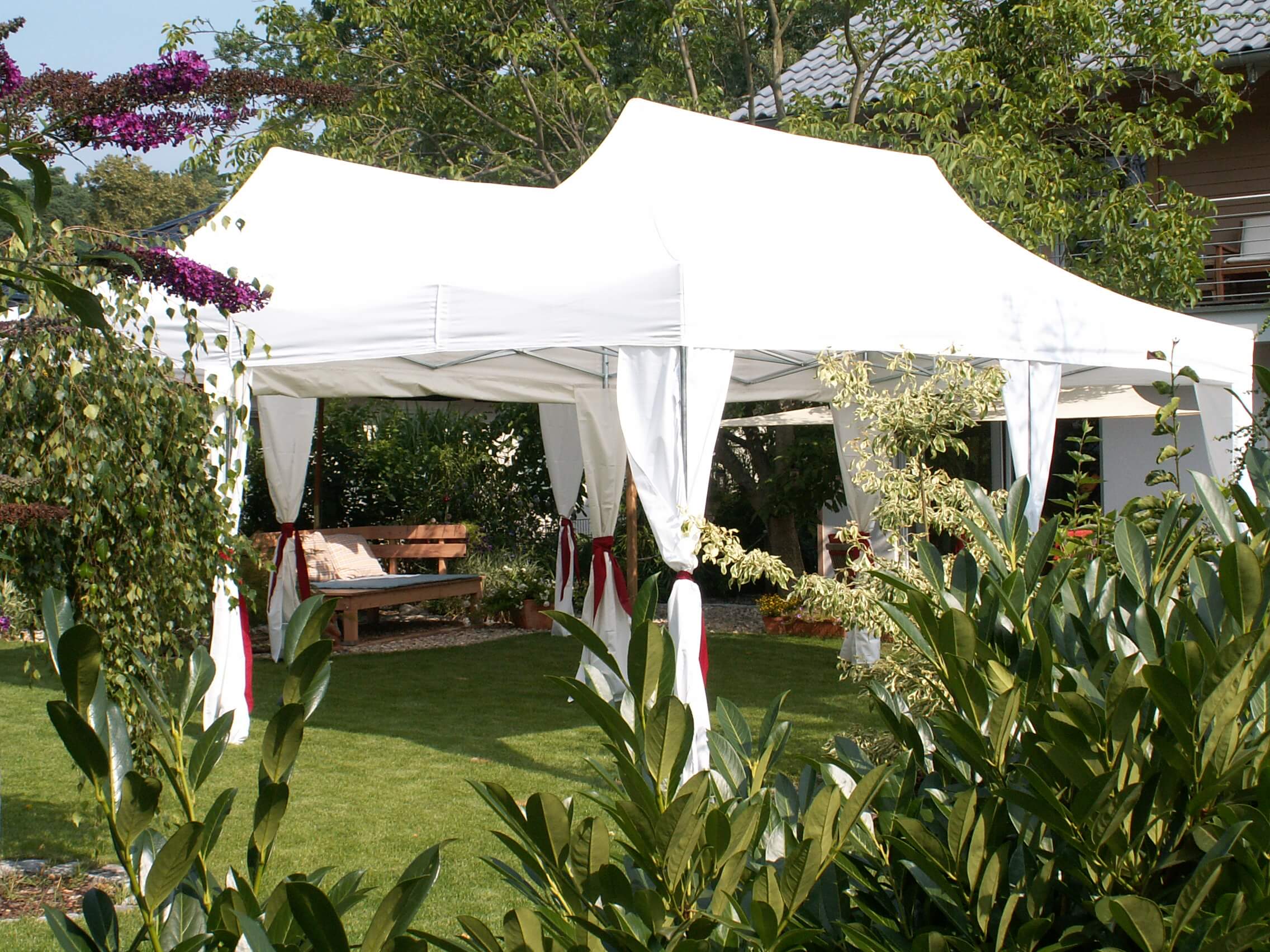 Faltzelt Vermietung Gartenparty